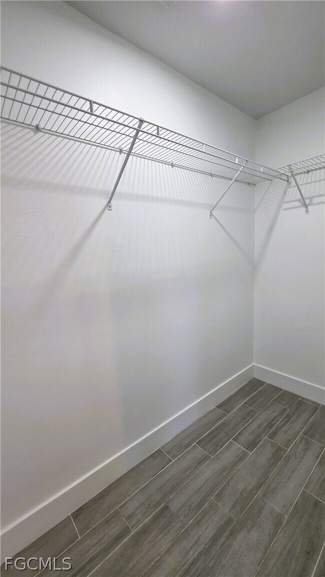 Building Photo - 2909 SW Santa Barbara Pl