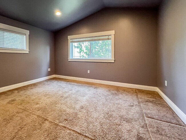 Building Photo - 2Bd/3Ba Seattle Townhouse