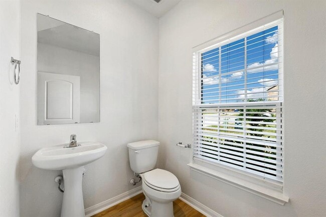 Building Photo - 317 Cres Park Dr