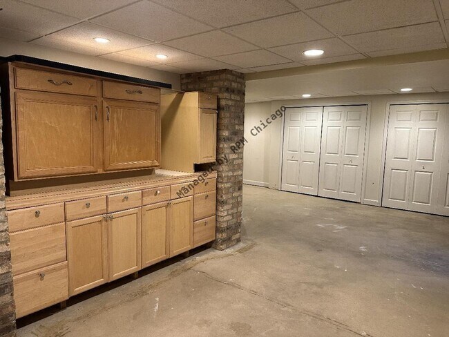 Building Photo - 5490 Fox Path Ln