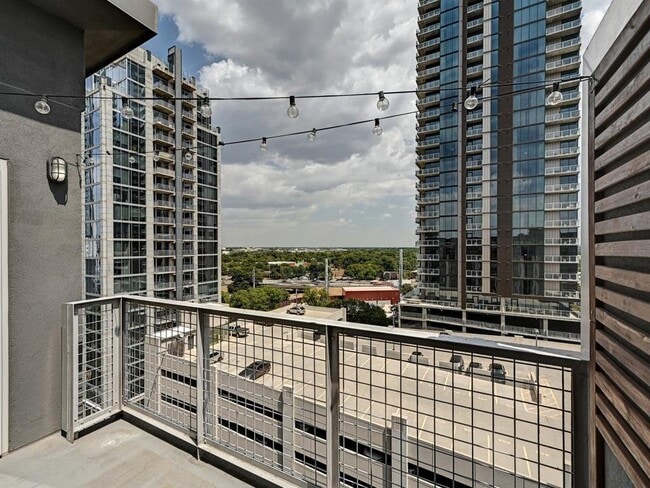 Building Photo - 54 Rainey St