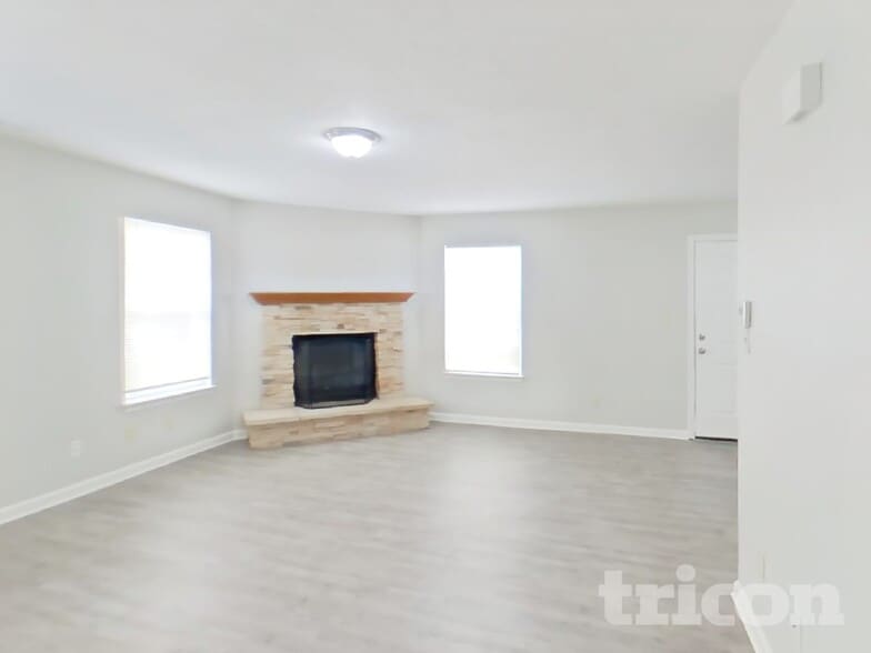 Building Photo - 1296 Edgewater Dr