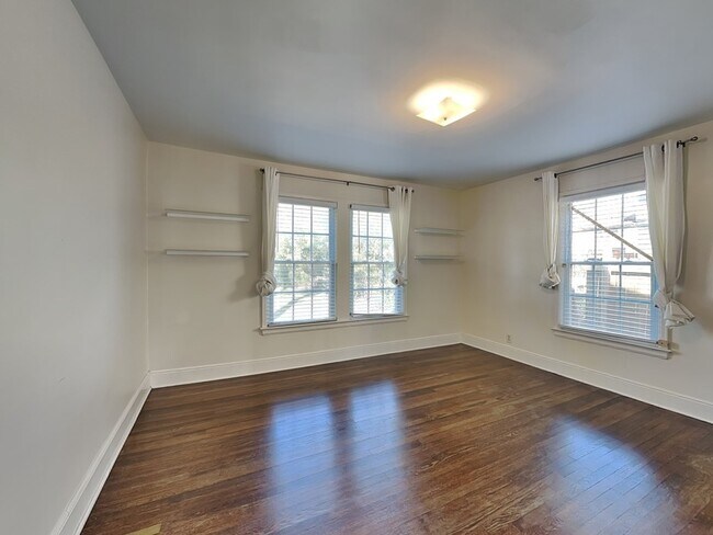 Building Photo - 5027 Wenonah Dr