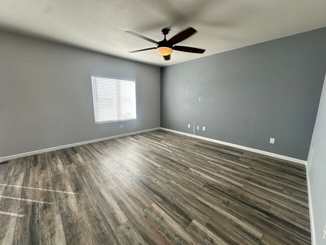 Building Photo - MOVE-IN SPECIAL - $500 off First Months Re...