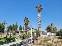 Building Photo - Cozy 2-Bedroom Home with Huge Garage in Kn...