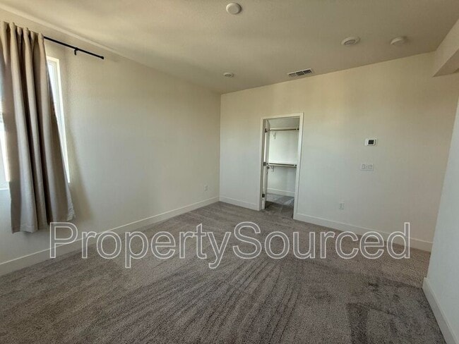 Building Photo - 2044 Daimler St