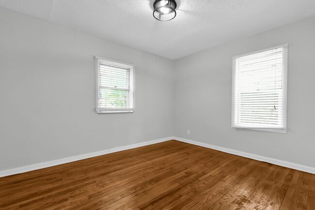 Building Photo - ? Renovated 3-Bedroom Home – Modern Comfor...