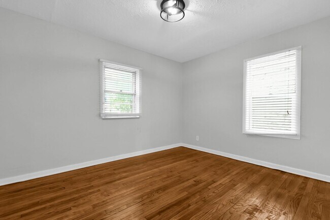 Building Photo - Charming Three-Bedroom Home in the Heart of Columbus!