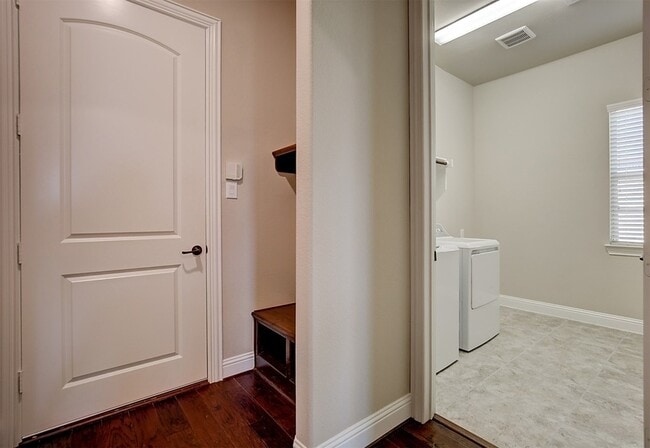 Building Photo - 9006 Forest Park Ct