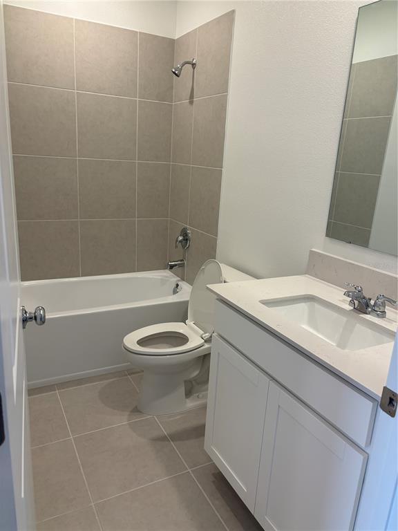 Building Photo - 3090 Chantilly Dr