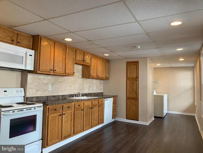 Building Photo - 3 bedroom in Adamstown PA 19501