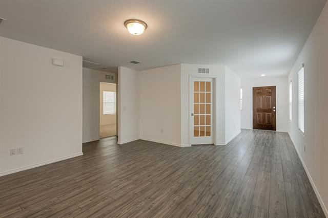 Building Photo - 486 Lake Erie Dr