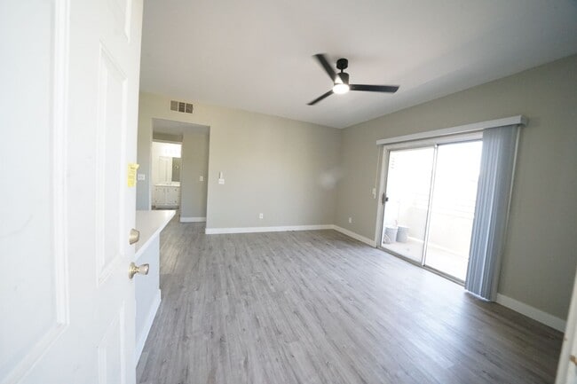 Building Photo - 5655 E Sahara Ave