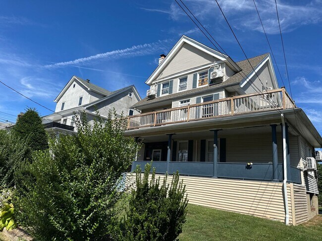 Building Photo - New Rochelle Fully Furnished Beauty