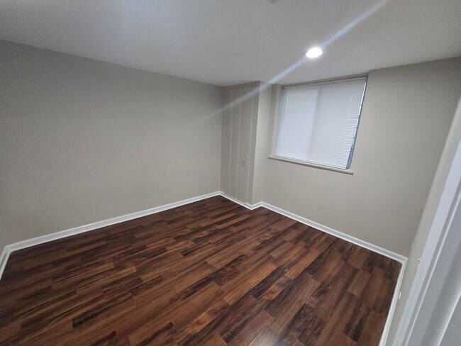 Building Photo - Beautiful 4 Bedroom 2 Bathroom East Baltim...
