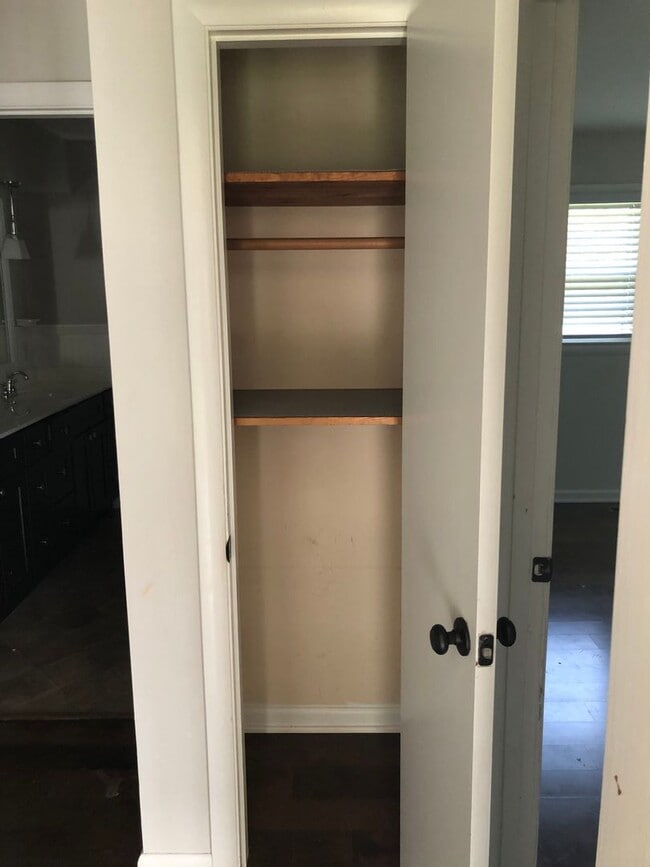 Building Photo - 3 Bedroom Home in Murray