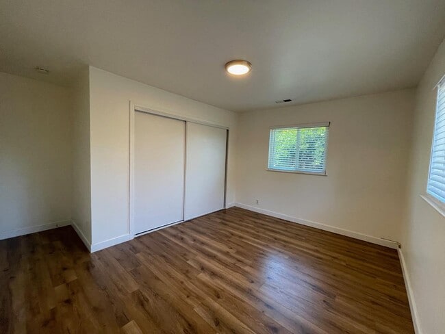 Building Photo - 623 Salberg Ave