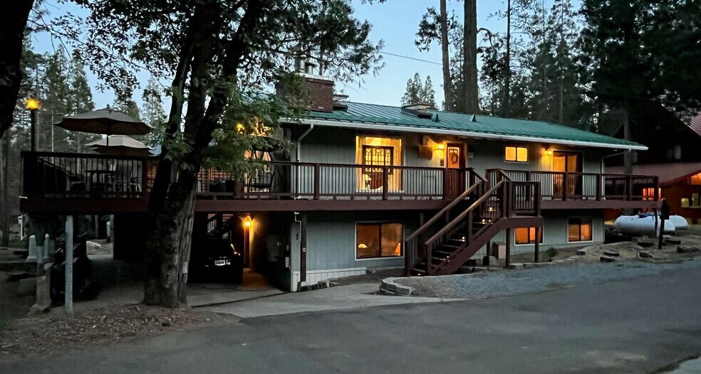 Building Photo - 2632 Mariposa Ave