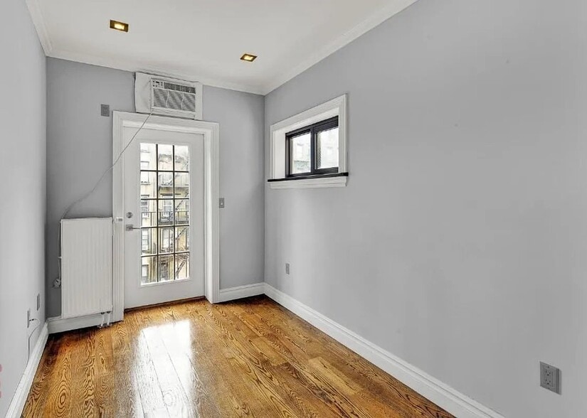 Building Photo - 89 Clinton St