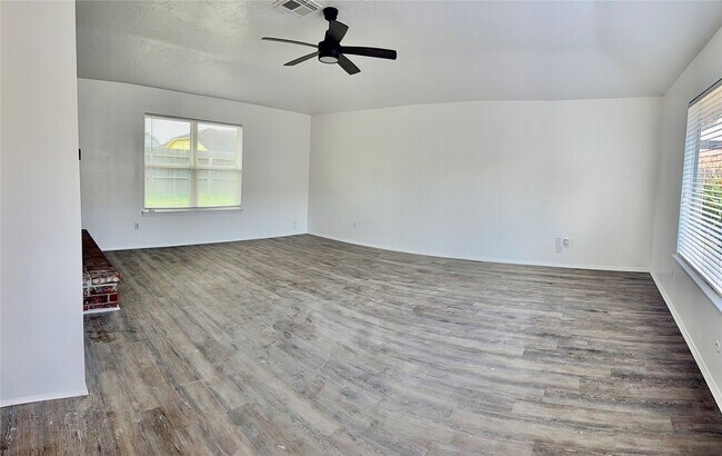 Building Photo - 13035 Bassford Dr