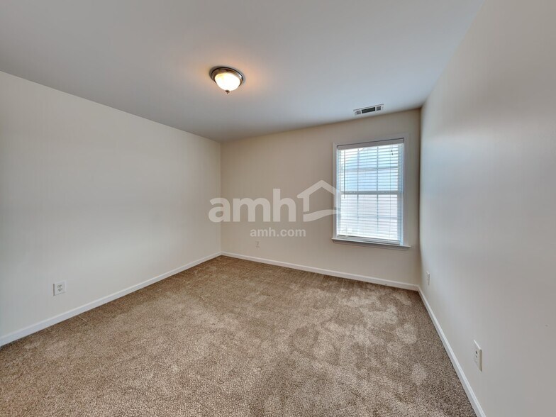 Building Photo - 1823 Madrid Falls Dr