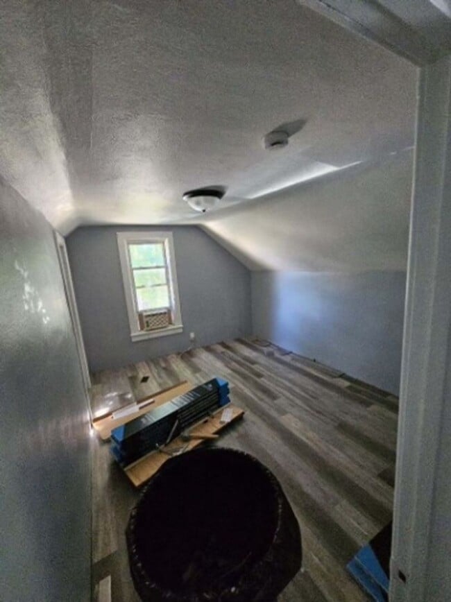 Building Photo - 4 Bed 2 Bath House for Rent