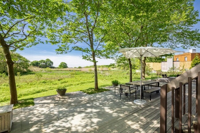 Building Photo - 493 Sagaponack Road