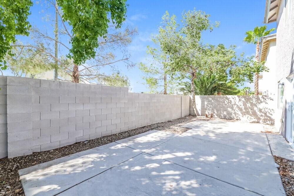 Building Photo - 1333 Hawaiian Hills Ave