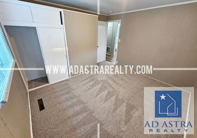 Building Photo - 3 Bedroom 1 Bathroom Home in Gladstone-Ava...