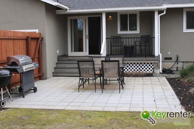 Building Photo - 6010 San Juan Ave