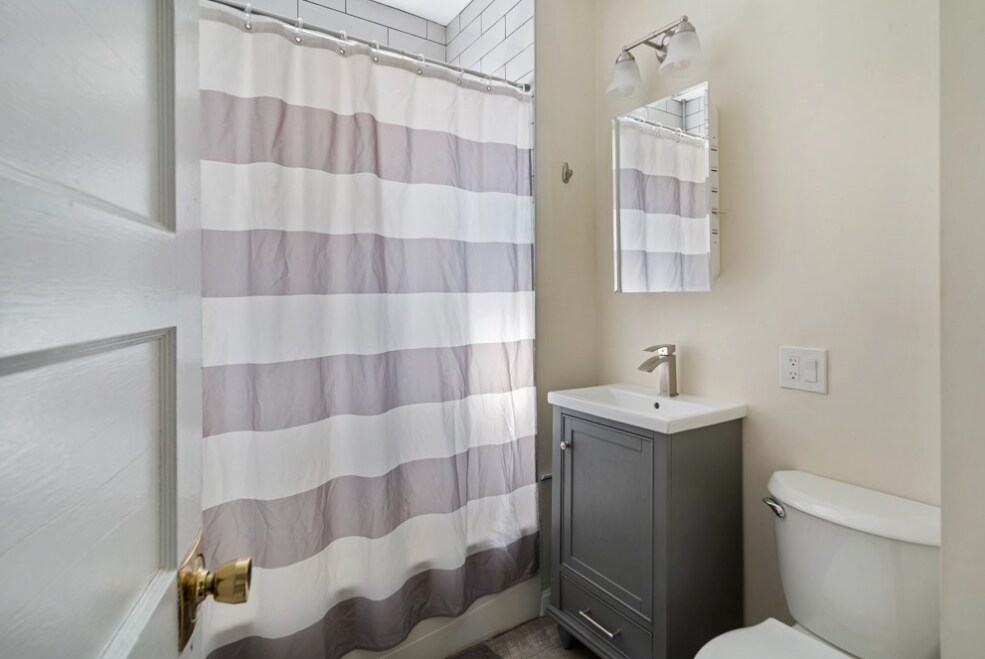 Building Photo - 44 Greenleaf Ave