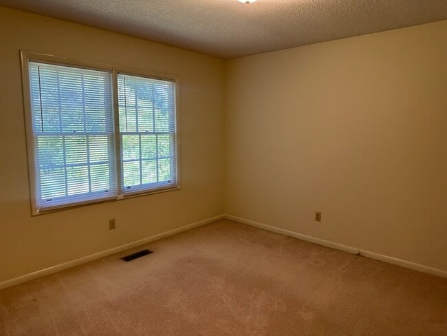 Building Photo - 2118 Wimbledon Dr