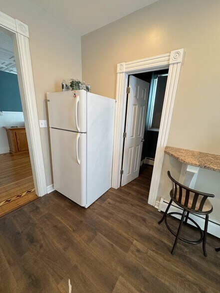 Building Photo - 160 Christiana St