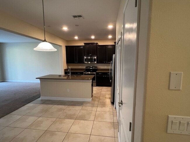 Building Photo - INDEPENDENCE IN WINTER GARDEN 4 BEDROOM RE...