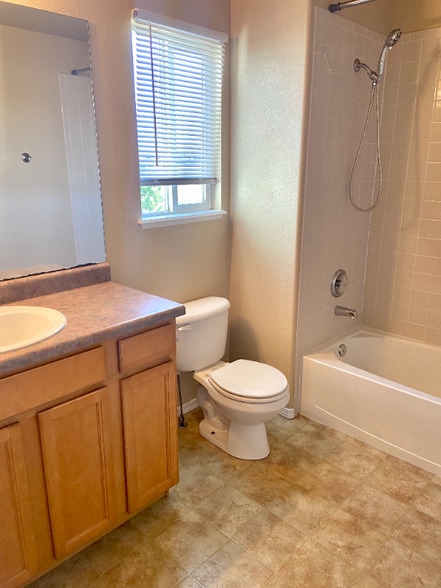 Building Photo - 8160 Cassabella Ct