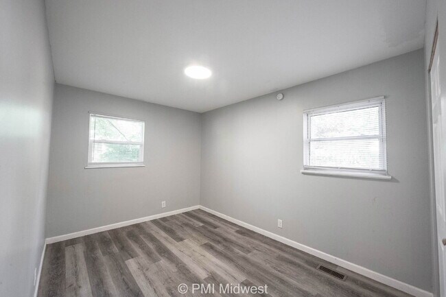 Building Photo - "Charming 3-Bed Home on Dubarry Road – Coz...