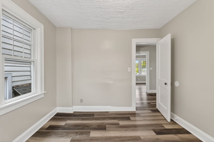 Building Photo - 1123-1125 S Ohio Ave