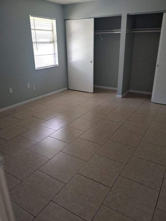 Building Photo - 2584-2586 Chestnut Woods Dr