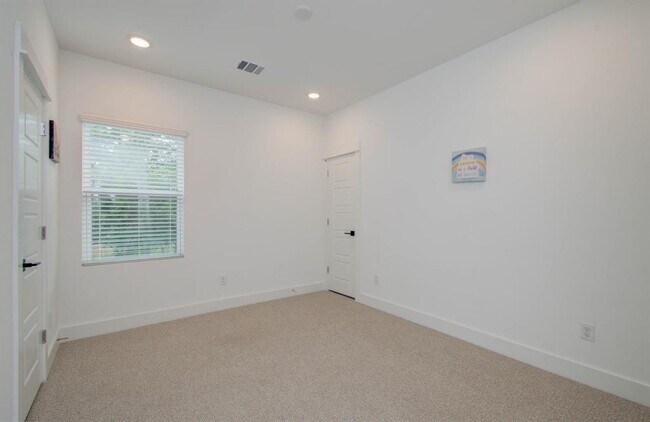 Building Photo - 970 Highland Sound Ln