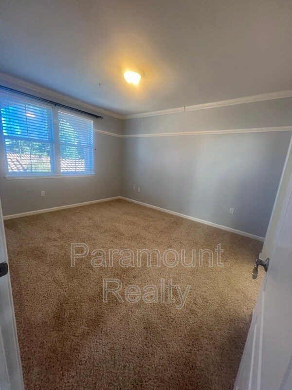 Building Photo - 700 S Abel St