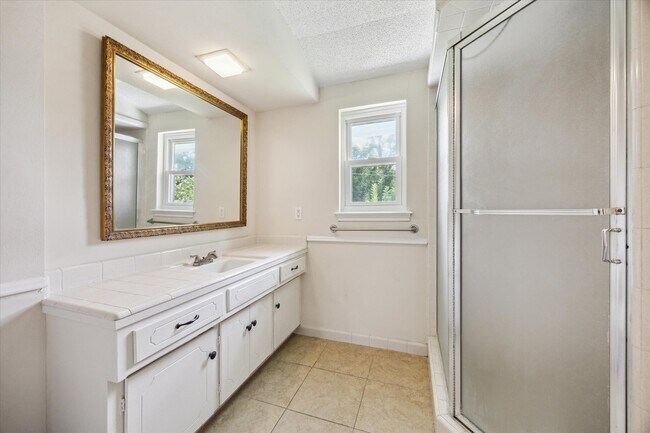Building Photo - 10607 Longmont Dr