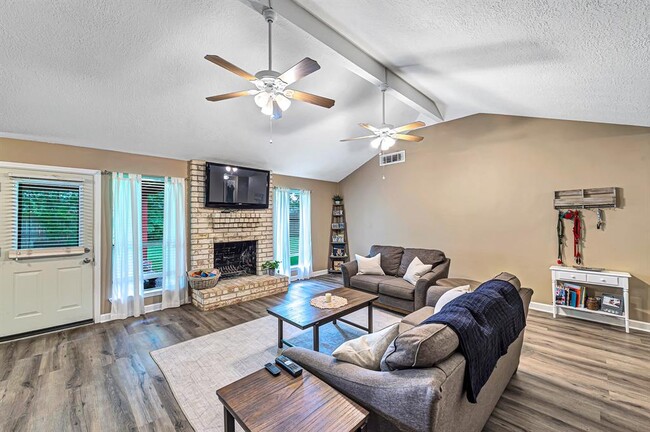 Building Photo - 722 Pickford Dr