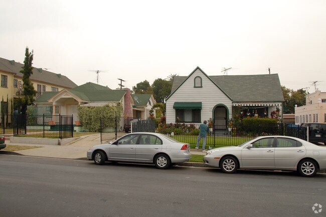 Primary Photo - 1136-1160 N. El Centro Ave