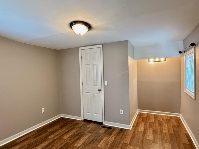 Building Photo - 6710 Cedar Creek Rd