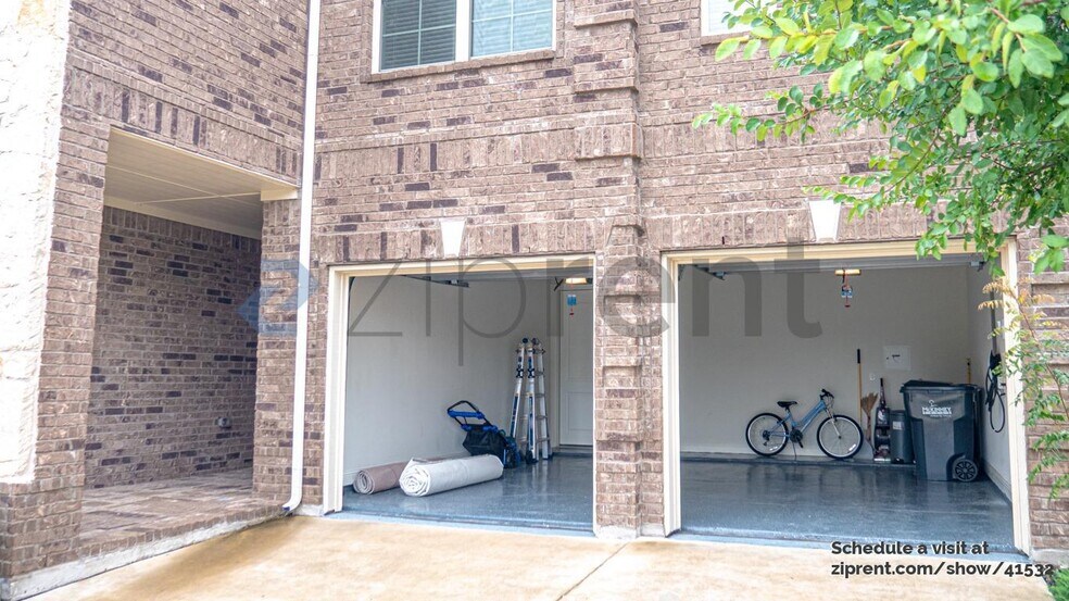Building Photo - 8721 Fairway Ln