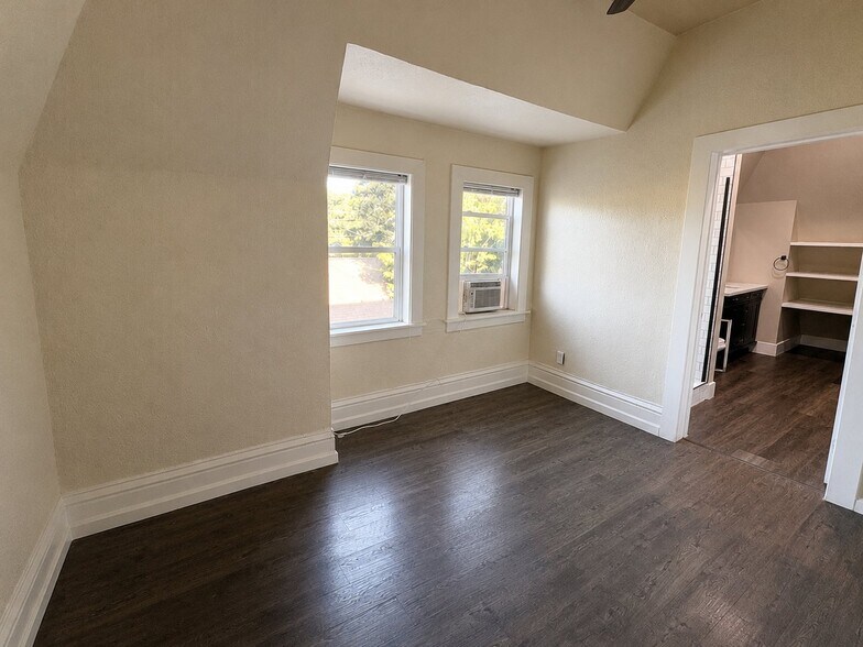 Building Photo - 321 S Orange Ave
