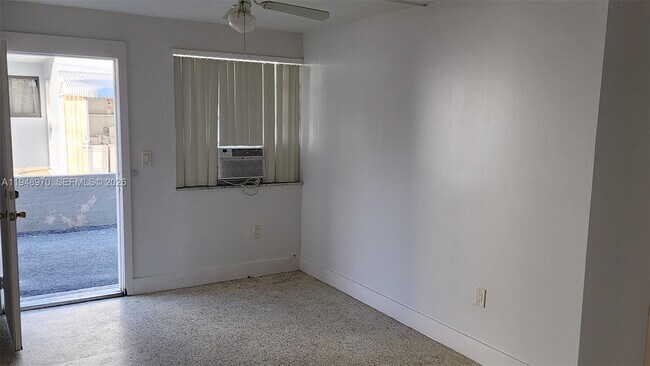 Building Photo - 329 SW 6th Ave