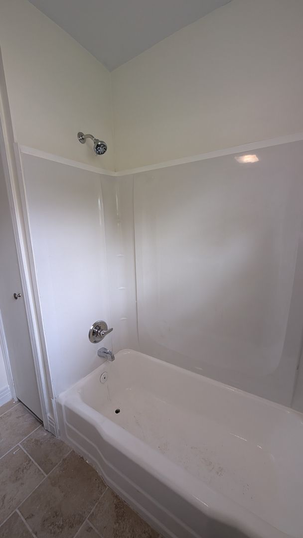 Building Photo - Newly Renovated -- Walking Distance to the...