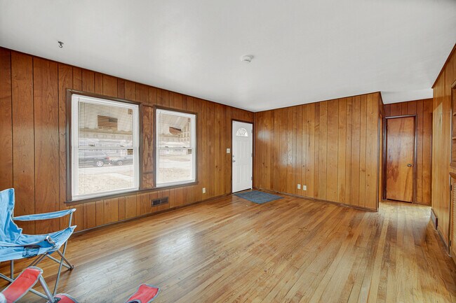 Building Photo - 2611 Ellen Ave