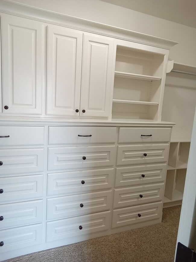 Building Photo - Benton Beauty